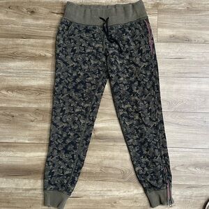 Lululemon No Sweat Pants in Mystic Jungle Size 4